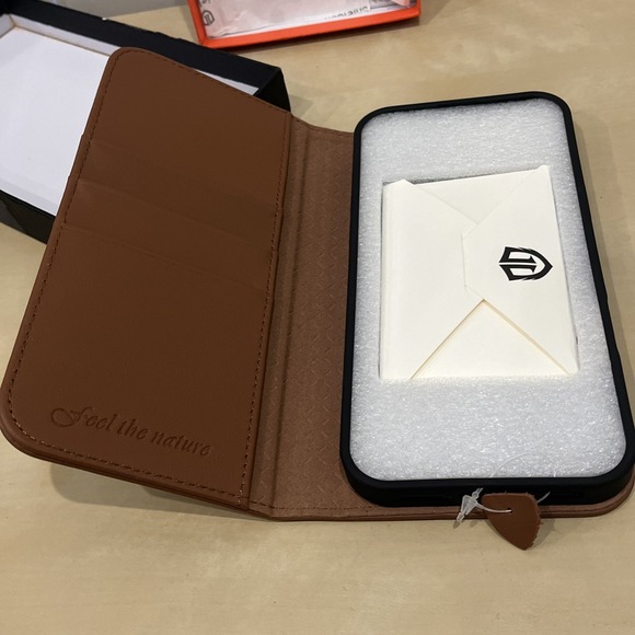 Shieldon Leather Folio iPhone 16 Pro Max - Brown - Brand New - Picture 3 of 4